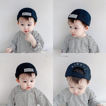 Reguleeritav embleemi ja tikitud kirjaga beebimüts