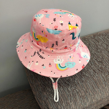 Детска текстилна шапка с цветен десен