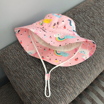 Детска текстилна шапка с цветен десен