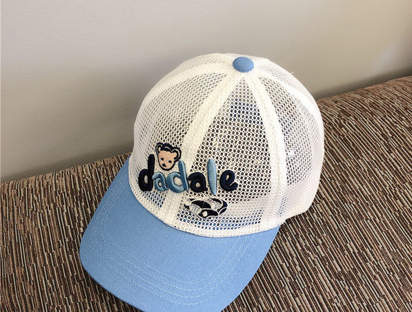 Vabaajaline tikandiga võrgust müts