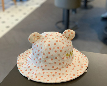 Moodne 3D elementidega lastemüts