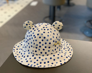 Moodne 3D elementidega lastemüts