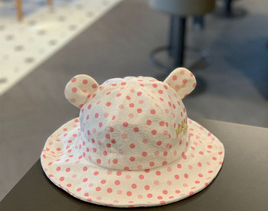 Moodne 3D elementidega lastemüts