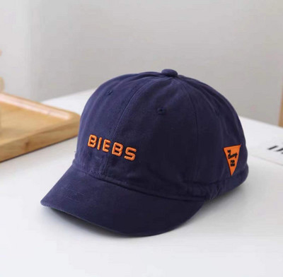 Tikandi ja embleemiga igapäevane lastemüts poistele