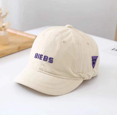 Tikandi ja embleemiga igapäevane lastemüts poistele