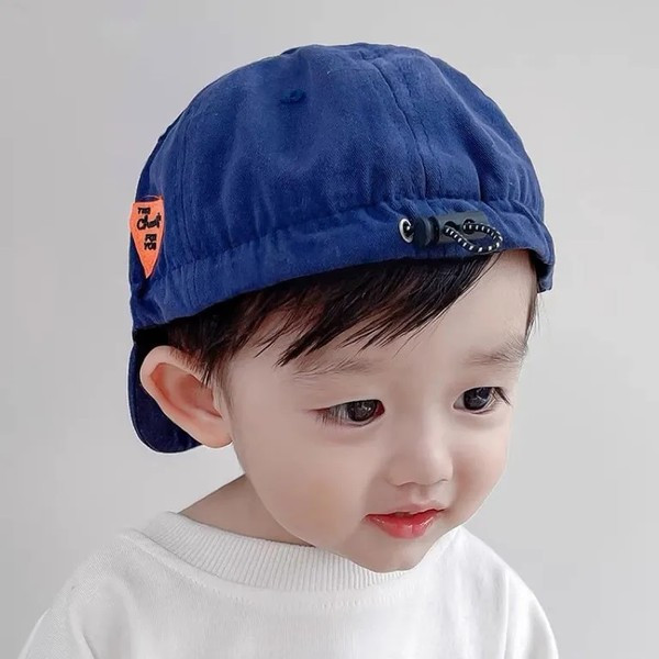 Tikandi ja embleemiga igapäevane lastemüts poistele