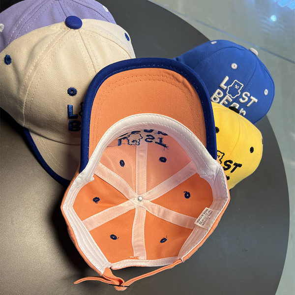 Tikitud sildi ja visiiriga beebimüts poistele ja tüdrukutele