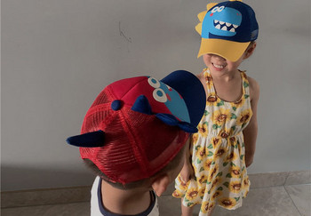 Мрежеста детска шапка с козирка и 3D апликация