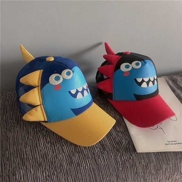 Mrežasta dječja kapa sa šiltom i 3D aplikacijom