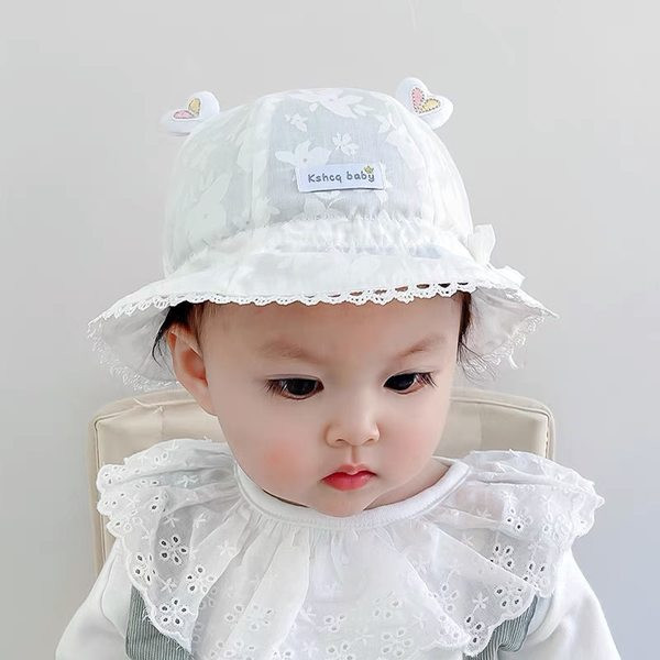 Βρεφικό δαντελένιο καπέλο με τρισδιάστατο στοιχείο