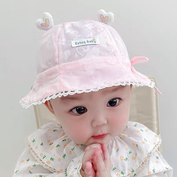 Βρεφικό δαντελένιο καπέλο με τρισδιάστατο στοιχείο