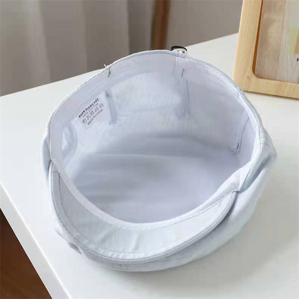 Bērnu beretes tipa cepure ar izšūtu uzrakstu