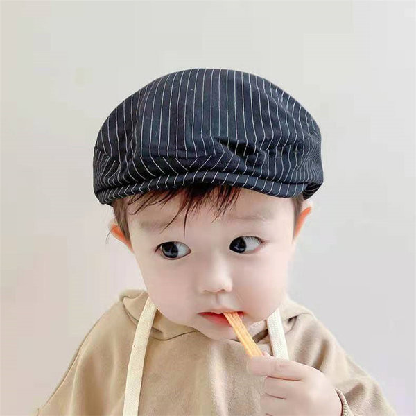 Bērnu beretes tipa cepure ar izšūtu uzrakstu