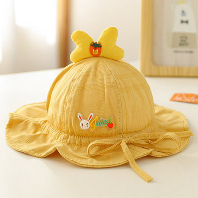 Beebi tekstiilist müts tikandi ja lipsudega