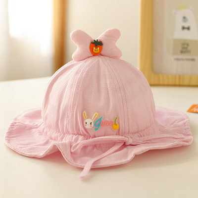 Beebi tekstiilist müts tikandi ja lipsudega