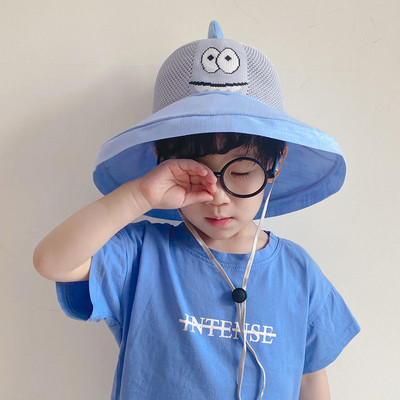 Laia äärega ja 3D elemendiga lastemüts