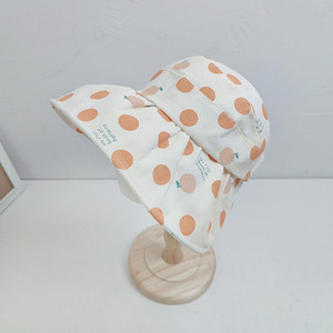 Ljetna dječja kapa na točkice za djevojčice