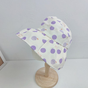 Ljetna dječja kapa na točkice za djevojčice