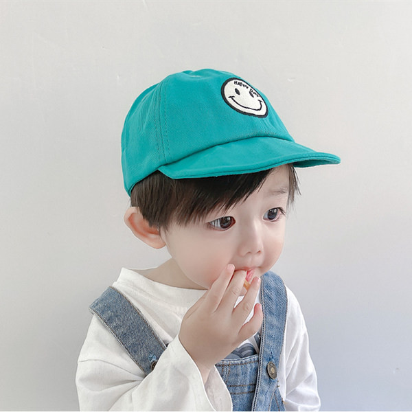 Tikandite ja visiiriga igapäevane lastemüts