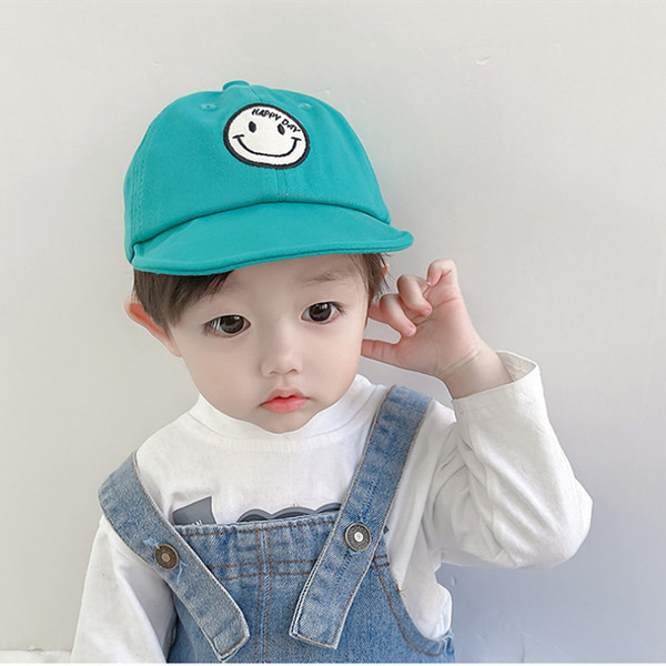 Tikandite ja visiiriga igapäevane lastemüts