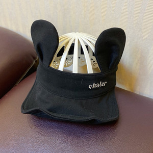 Tekstiilist kõrvadega lastevisiir