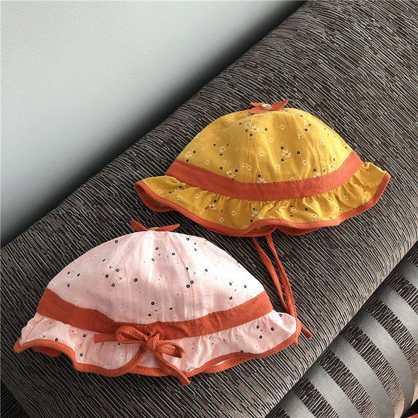 Beebi tekstiilist lokkidega müts