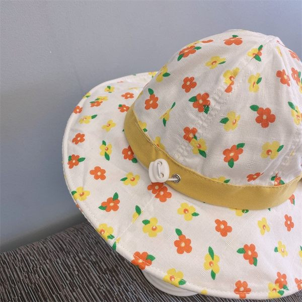 Υφασμάτινο καλοκαιρινό καπέλο με λουλουδάτο μοτίβο