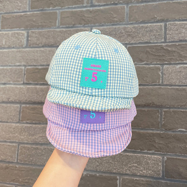 Vaikiška languota kepurė su emblema