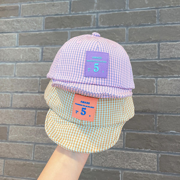 Vaikiška languota kepurė su emblema