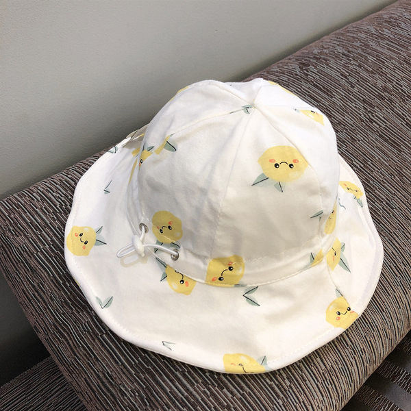 Värvilise mustri ja lipsudega beebimüts