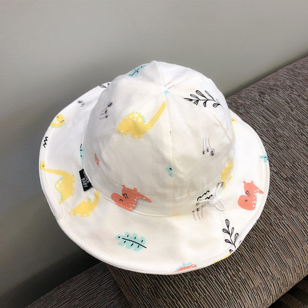 Värvilise mustri ja lipsudega beebimüts