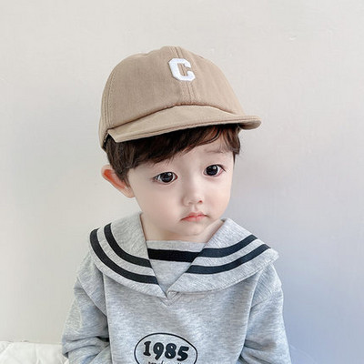 Παιδικό καπέλο με γείσο με κέντημα