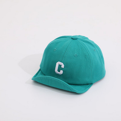 Παιδικό καπέλο με γείσο με κέντημα