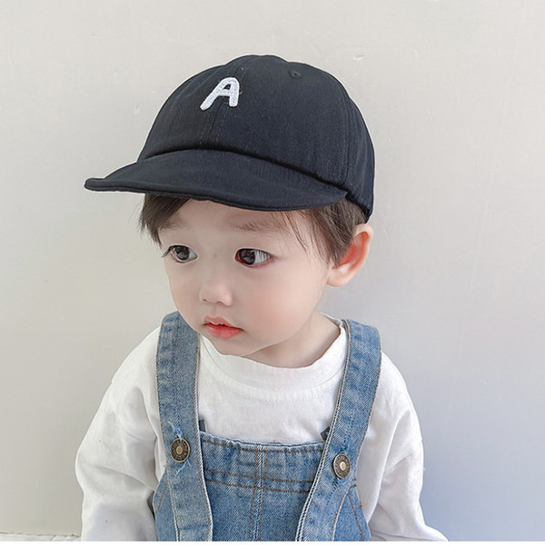 Moodne visiiriga lastemüts - mitut värvi