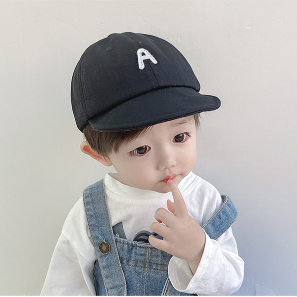 Moodne visiiriga lastemüts - mitut värvi