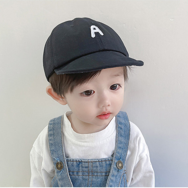 Moodne visiiriga lastemüts - mitut värvi