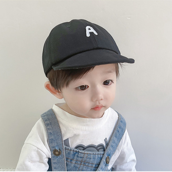 Moodne visiiriga lastemüts - mitut värvi