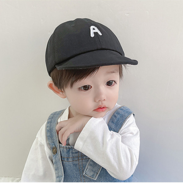 Moodne visiiriga lastemüts - mitut värvi