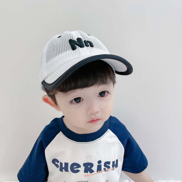 Laste tikandiga võrgust müts