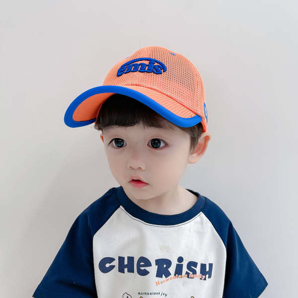 Laste tikandiga võrgust müts