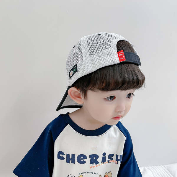 Laste tikandiga võrgust müts