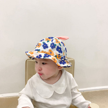 Цветна детска шапка с флорални мотиви 
