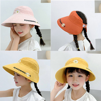 Детска шапка за момичета с козирка и бродерия