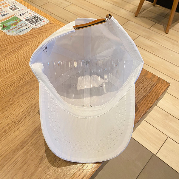 Tikandi ja visiiriga reguleeritav laste müts