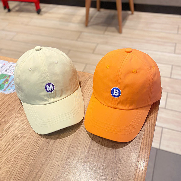 Tikandi ja visiiriga reguleeritav laste müts