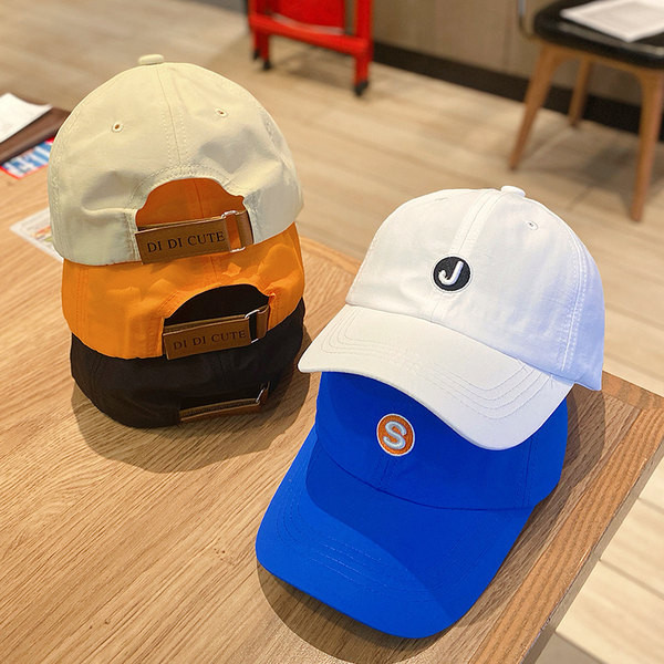 Tikandi ja visiiriga reguleeritav laste müts