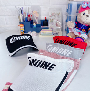 Visiiri ja tikitud kirjaga lastemüts poistele