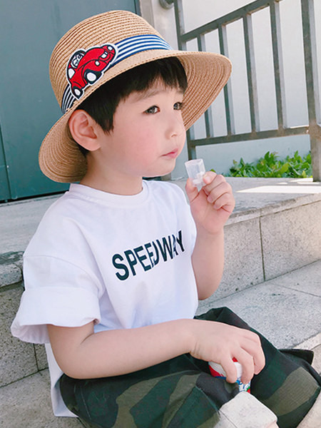 Dječji ljetni slamnati šešir za dječake s aplikacijom