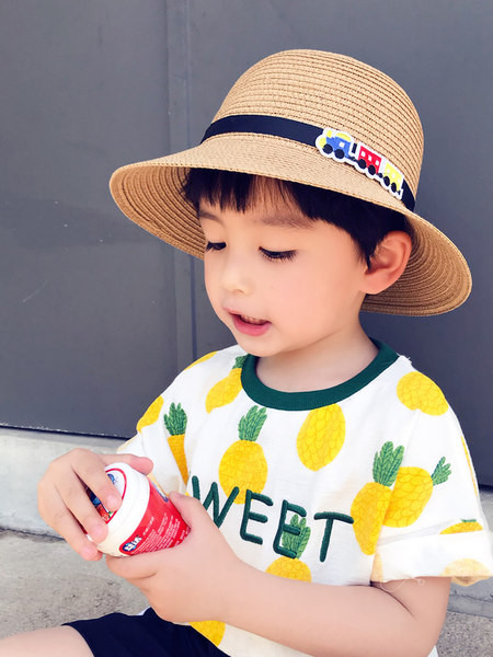 Dječji ljetni slamnati šešir za dječake s aplikacijom