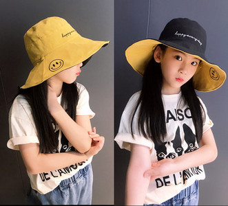 Laste kahepoolne laia äärega müts